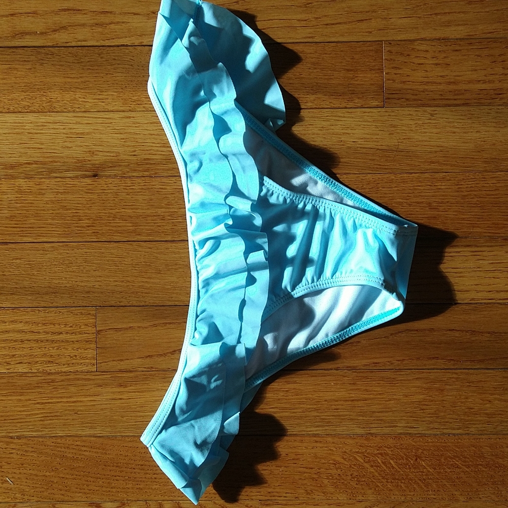 Bikini - Picture 3 of 3